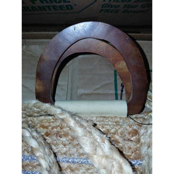 Woven wood handle beach bag - Picture 2 of 8